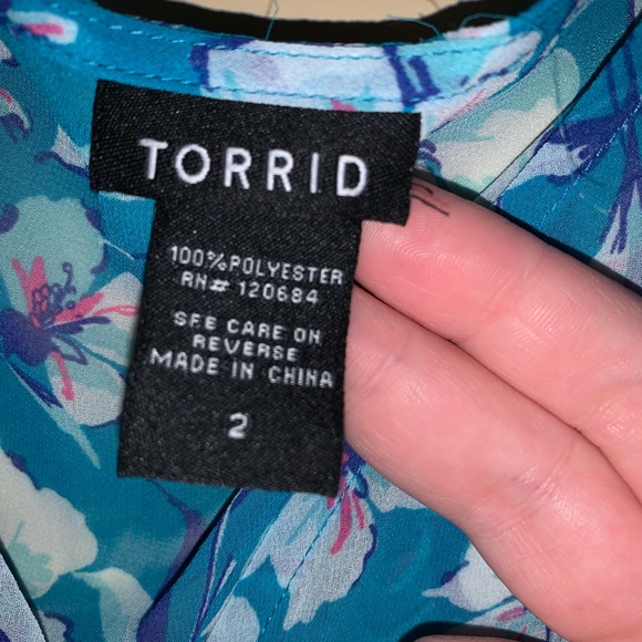 Torrid sheer, flowy, button-up top - Picture 4 of 5